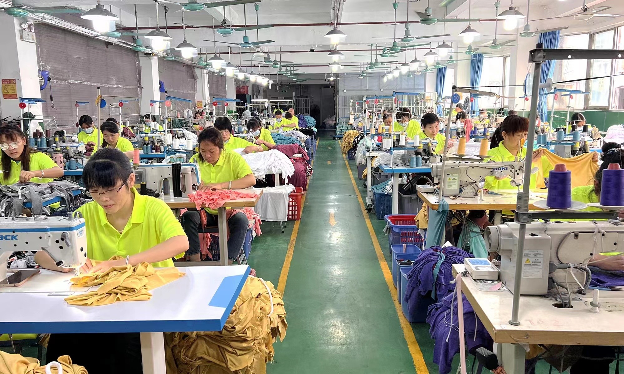 Guangzhou Vinas clothing technology Co., LTD línea de producción de fábrica