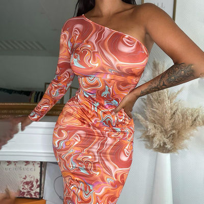 Impresión de moda paquete de cadera vestido diagonal hombro manga larga vestido ajustado delgado envoltura de cadera