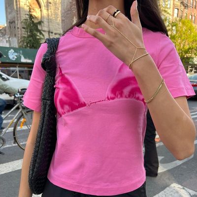Camiseta con decal con estilo con cuello redondo sexy con manga corta
