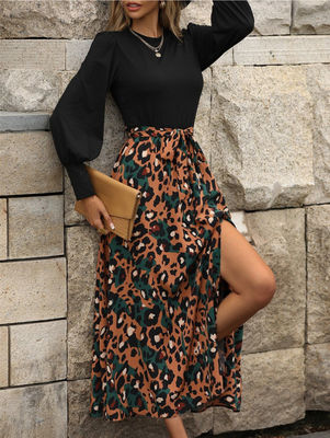 El vestido con manga larga con estampado floral.