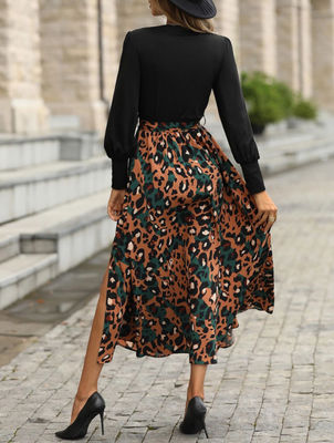 El vestido con manga larga con estampado floral.