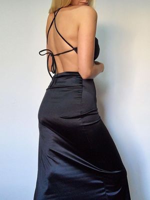 Moda de venta caliente de color sólido colgando cuello sin espalda cinturón delgado envolver la falda de la cadera sexy vestido dividido
