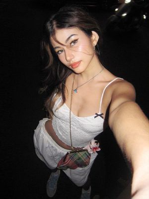 La nueva moda de las mujeres a medida sexy puro viento dulce y picante patrón cinturón pequeño con una blusa de base mujer