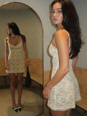 Primavera y verano nuevo vestido de perspectiva de encaje de especias sexy bolso de corbata hueco de la falda de cadera
