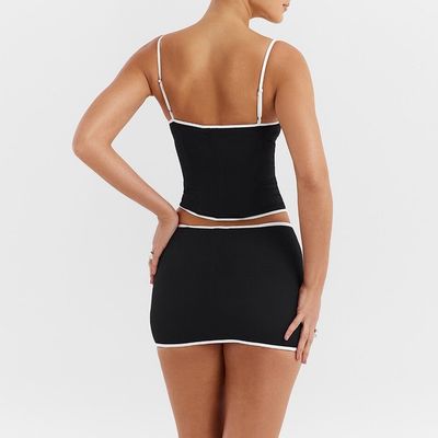 Color nuevo de contraste hueco con falda de cinturón traje de moda de dos piezas