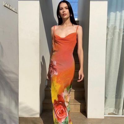 El nuevo vestido de mujer de moda sexy sin respaldo.