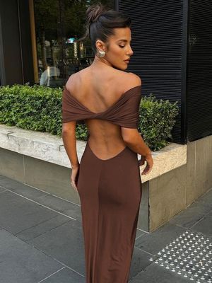 Vestido de una línea de hombro de pliegue adelgazamiento de la falda de fondo de corte vestido mujer