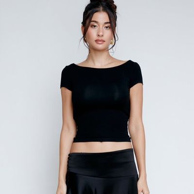 Sexy sexy delgada sin espalda cortos de cultivo estilo callejero de manga corta mujer de camiseta