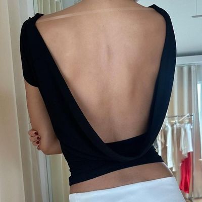 Sexy sexy delgada sin espalda cortos de cultivo estilo callejero de manga corta mujer de camiseta