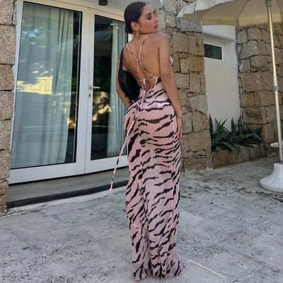 La nueva moda de verano sexy sin espalda vestido con correa delgada
