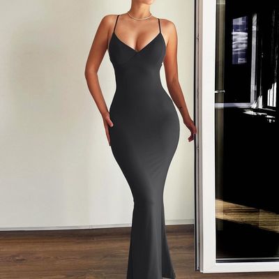 Una nueva falda de cola de pez de color sólido y un vestido sexy.