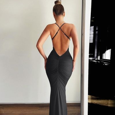 Una nueva falda de cola de pez de color sólido y un vestido sexy.