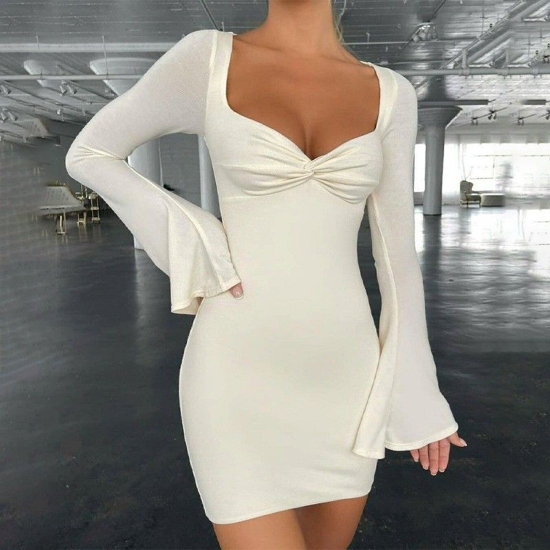 Color sólido Vestido ajustado Collar cuadrado Blanco Talones altos Vestido ajustado Mangas desdobladas