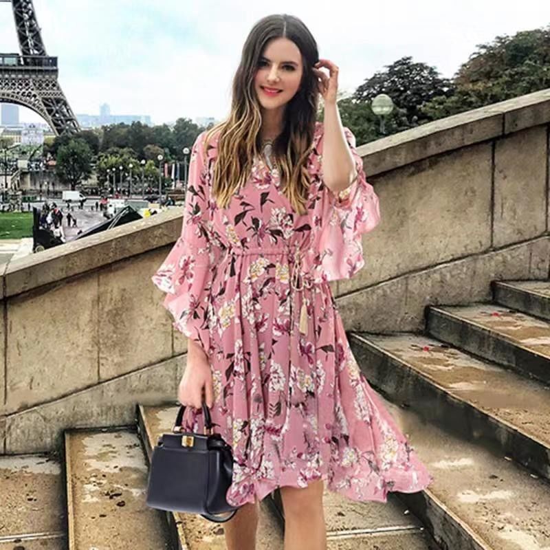 Manga corta de longitud de rodilla vestido floral V cuello con manga ancha vestido de chifón con volantes