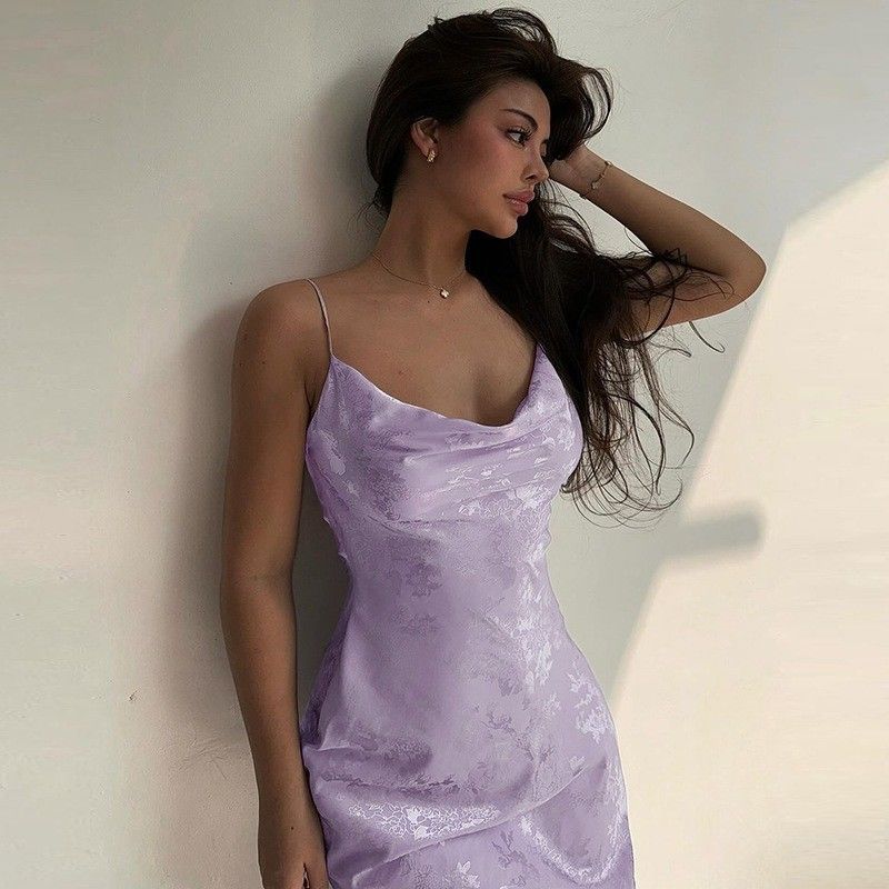 Verano de mujer nuevo sexy cuello de línea estilo francés satinado sin espalda vestido largo de correa